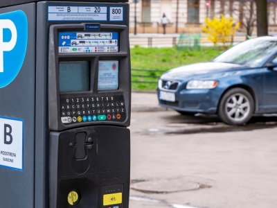 Komendant Straży Miejskiej i urzędnik oskarżeni o przywłaszczenie pieniędzy ze strefy płatnego parkowania