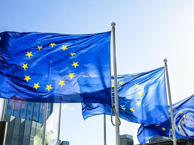 Cła na towary z krajów europejskich odsunięte – Trump zmienia narrację