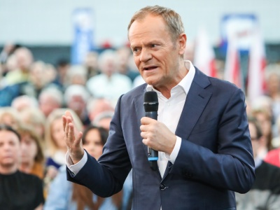 Pracownicy zyskają dwa długie weekendy więcej. Premier podjął decyzję