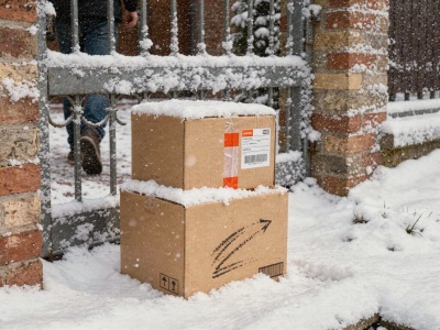 Gdzie wyrzucić paczki i listy z adresem po zakupach internetowych? Przesyłki to bomba dla recyklingu