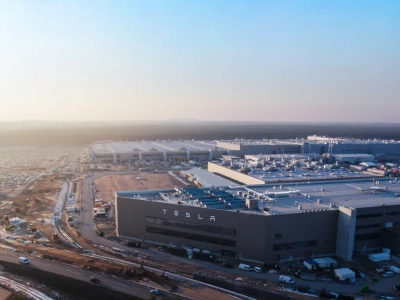 Tesla: Nieoficjalna redukcja w podberlińskiej Gigafactory, rozczarowanie Cybertruckiem i spadki sprzedaży