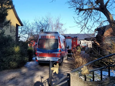 Pożar kotłowni w domu jednorodzinnym. Dwie osoby w poszkodowane