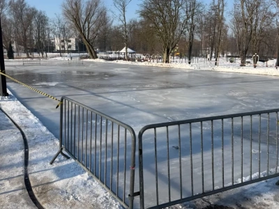 Lodowisko w Parku Tysiąclecia gotowe od piątku. Wyjaśniamy, jak działa zimowa ślizgawka