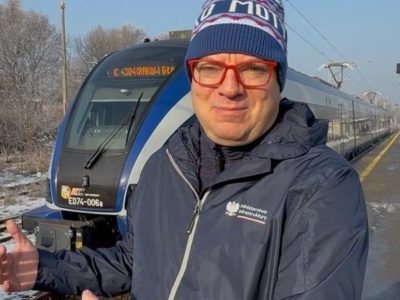 Przejażdżka z wiceministrem, kolacja z prezydentem, pierogi z eurodeputowaną. Tak politycy wspierają WOŚP