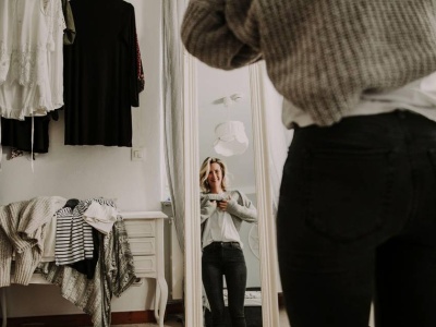 Minimalizm odchodzi do lamusa? Nadchodzi czas odwagi i zabawy modą