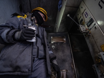 Ciepło powoli wraca do Kijowa. 19 godzin na dobę bez prądu