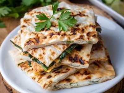 Naleśniki robię po turecku. Pikantny farsz jest tak smaczny, że wyjadam łyżeczką