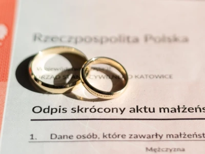 Nie będzie „kobiety” i „mężczyzny” w odpisie aktu małżeństwa. Gmina zapowiedziała protest