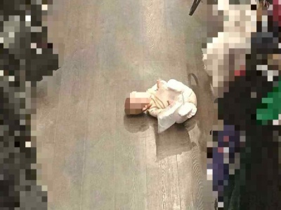Kilkumiesięczne dziecko pozostawione na podłodze w sklepie. Bielsko- Biała