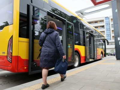 ​Korzystasz z komunikacji miejskiej? Jeden warunek, dokument i jeździsz za darmo