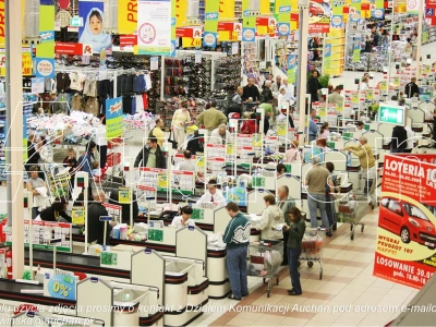 Płace w Auchan. Związkowcy nazywają stawki zaproponowane przez sieć 