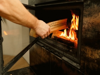 Wydali 150 000 zł na fotowoltaikę i pompy ciepła. Teraz muszą grzać się przy kominku