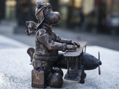 „Fliguś” – nowy bebok na mapie Katowic. Górnośląskie Towarzystwo Lotnicze S.A. dołącza do Szlaku Beboków