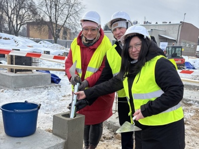 W Bełżycach trwa rozbudowa Zakładu Pielęgnacyjno-Opiekuńczego. Wmurowano kamień węgielny