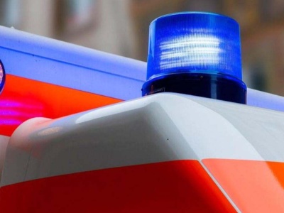 Niemcy: Poważny wypadek autobusu miejskiego. Ranni pasażerowie, kierowca zakleszczony w kabinie