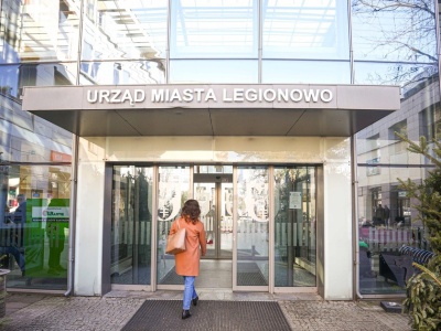 Dantejskie sceny w Legionowie. Urzędniczka wezwała na pomoc koleżanki. Służby postawione na nogi