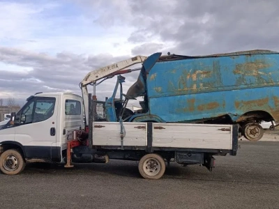 Iveco Daily przeładowane Saviemem SG2 – historia transportu na symbolicznym zdjęciu