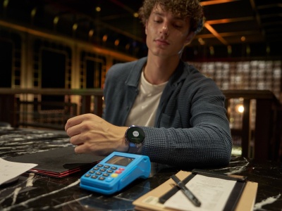 KNF wyciąga wtyczkę. Płatności zegarkami Huawei znikają z Polski, bo operator „nie gwarantuje bezpieczeństwa”