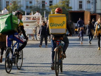Kurierzy z Glovo i Wolta na etacie? Polska musi wdrożyć rewolucyjne zmiany
