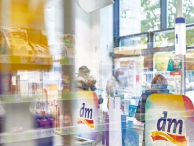 Lekarze ostrzegają klientów sieci drogerii dm: „Te usługi mogą być niebezpieczne”