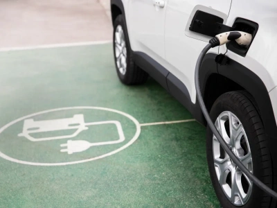 Rekordowy finał 2025 roku. W Polsce jeździ już ponad 132 tys. aut elektrycznych