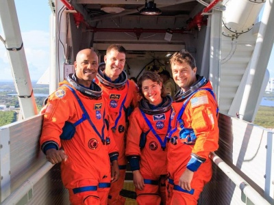 Nietypowy bagaż leci na Księżyc. NASA pakuje tam naszą historię