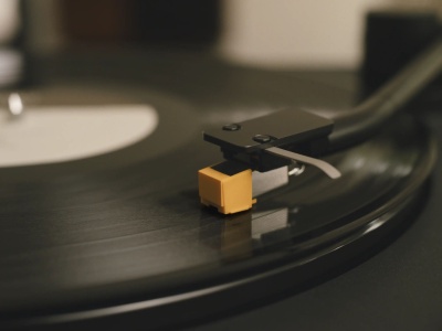 Winyl bez kabli, ale z aptX. Sony odświeża hitowe gramofony modelami PS-LX3BT i PS-LX5BT