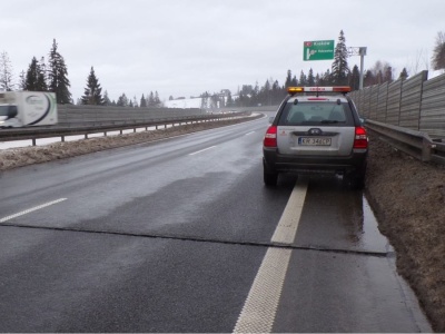 Została otwarta 1,5 roku temu. Na reprezentacyjnej polskiej drodze już pęka asfalt