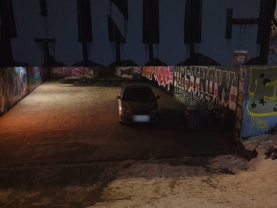 Kierował Hondą pod wpływem narkotyków. Auto zaparkował… w przejściu podziemnym