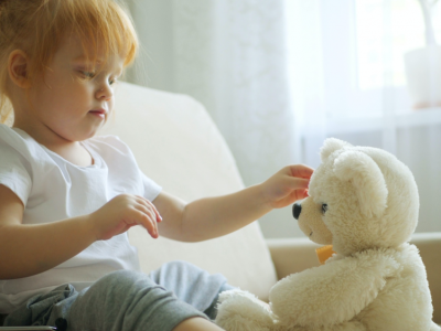 Zabawki z botami AI. Psycholog: problemem nie jest sama technologia