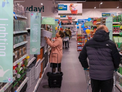 Dyskonter walczy o przyszłość. Sieć zamyka sklepy, tnie ceny i upraszcza ofertę