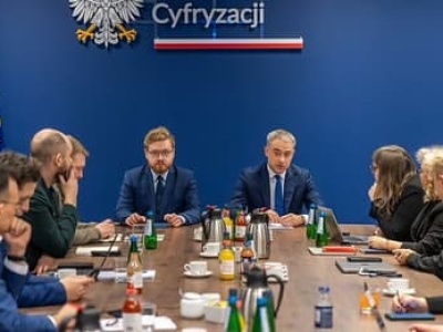 Małżeństwa jednopłciowe. Gawkowski: „Godność obywatela nie może zależeć od rubryki w systemie”