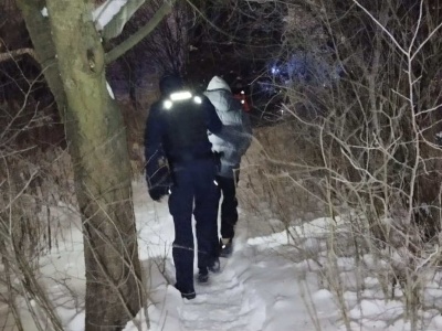 Świdnik: policjanci pomogli 43-latkowi w mroźnych warunkach. Interwencja na ogródkach działkowych