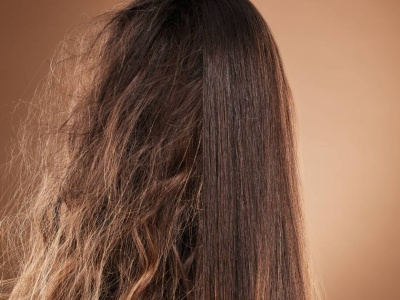 Po tej odżywce nawet suche jak siano włosy mają efekt tafli! Ekspresowe nawilżenie i odnowa