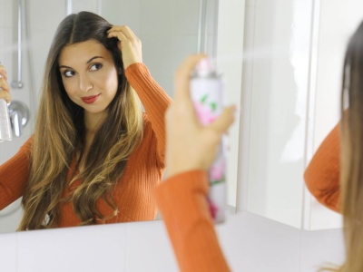 Eksperci przebadali suche szampony do włosów. Ten hit z drogerii okazał się najgorszy