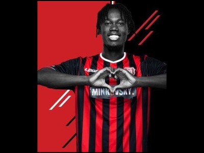 W przeszłości był zawodnikiem Interu Mediolan. Eloge Yao na testach w Sandecji Nowy Sącz