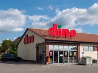 Autem staranowali drzwi Dino. Seria włamań do sklepów