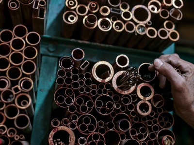 Miedź powyżej 13 tys. USD. Inwestorzy porzucają waluty i obligacje