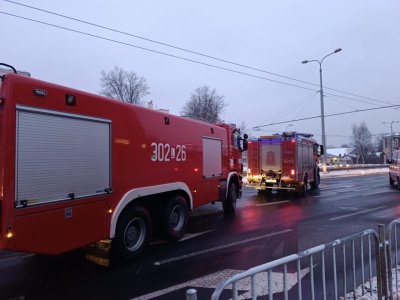 Grupa ratownictwa chemicznego interweniowała w lubelskiej podstawówce. „Drażniący zapach z toalety”