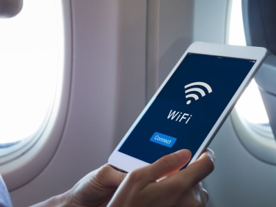 WiFi za darmo w znanej linii lotniczej. W Polsce też