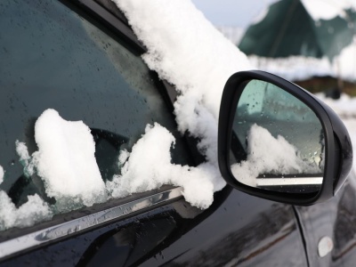 To nie tylko do cofania. Lusterka mają ukrytą funkcję, którą ignoruje 90 proc. kierowców