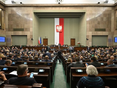 Legalny pobyt do 2027 roku, zmiany w dostępie do leczenia. Nowe reguły dla obywateli Ukrainy