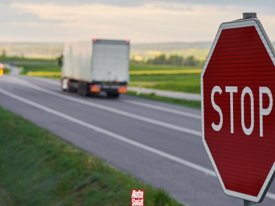 RPO: sygnalizacja świetlna ważniejsza od znaków drogowych. Rzecznik złożył kasację