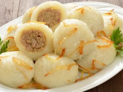 Przepis na tradycyjne pyzy z mięsem. Nikt nie prosił, każdy potrzebował