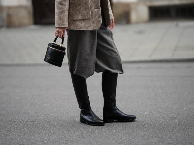 „Round-toe boots” wygrywają z ostrym noskiem. Ten miękki kształt zmienia proporcje zimowych stylizacji 2026