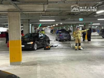 Po zderzeniu na parkingu, BMW uderzyło w filar. Sprawa trafi do sądu