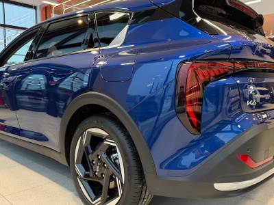 Kia za 107 490 zł jest dłuższa od Dustera, a za 115 490 zł od Bigstera. Oglądających dziwi, ile miejsca oferuje ten kompakt