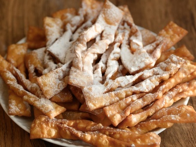 Ciasto na faworki wyjdzie lekkie i chrupiące. Wystarczy, że użyjesz tej mąki. To od niej wiele zależy