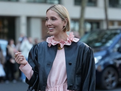 „Peplum blouse” to ideał dla romantyczek. Jak stylizować bluzkę z baskinką w 2026 roku?