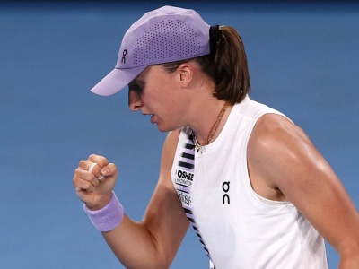Wyszła z kłopotów obronną ręką. Iga Świątek gra dalej w Australian Open